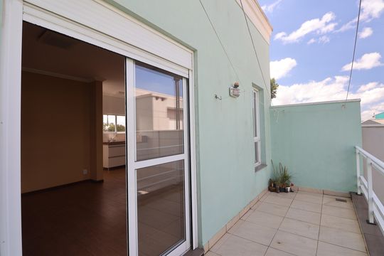 Sacada  de casa à venda com 5 quartos, 327m² em Fátima, Canoas