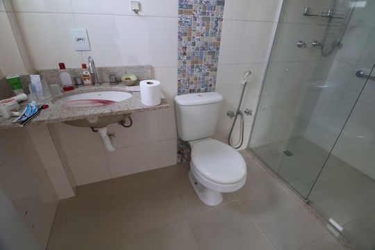 Banheiro suíte de casa à venda com 5 quartos, 327m² em Fátima, Canoas