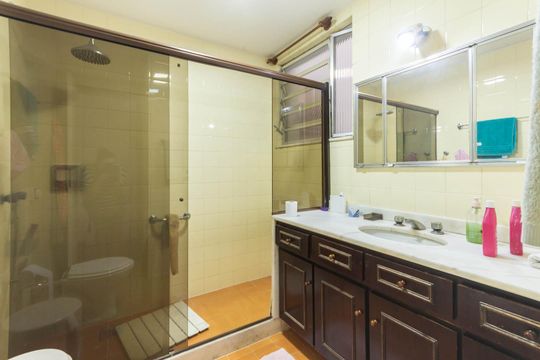 Banheiro Suíte de apartamento à venda com 3 quartos, 122m² em Grajaú, Rio de Janeiro