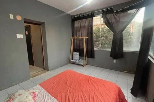 Quarto 2 de casa à venda com 3 quartos, 100m² em Centro Histórico, Porto Alegre