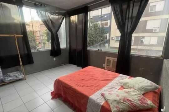 Quarto 1 de casa à venda com 3 quartos, 100m² em Centro Histórico, Porto Alegre