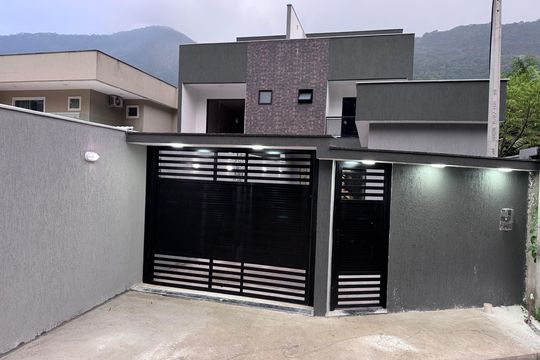 Fachada de casa de condomínio à venda com 4 quartos, 410m² em Recreio dos Bandeirantes, Rio de Janeiro