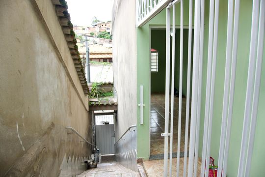 Escada de casa para alugar com 3 quartos, 70m² em Casa Branca, Belo Horizonte