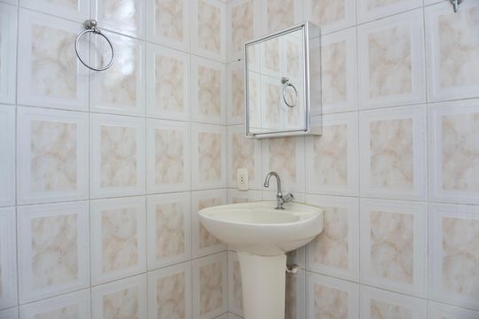 Banheiro de casa para alugar com 3 quartos, 70m² em Casa Branca, Belo Horizonte