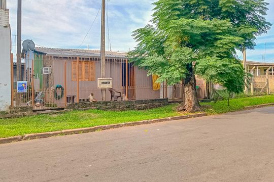 Fachada de casa para alugar com 1 quarto, 180m² em Guajuviras, Canoas
