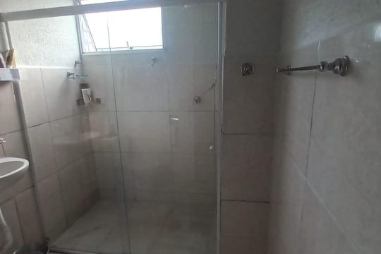 Banheiro de apartamento à venda com 2 quartos, 44m² em Anil, Rio de Janeiro