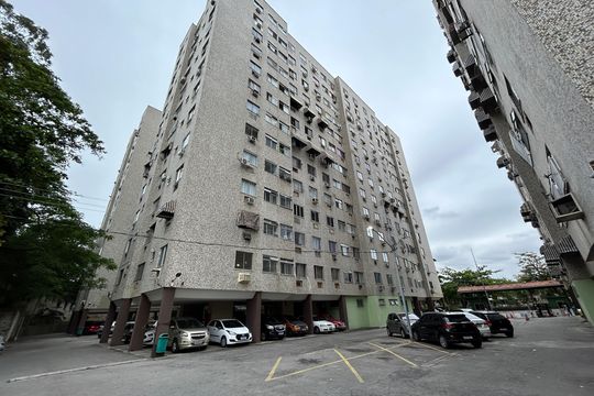 Fachada do bloco de apartamento para alugar com 2 quartos, 75m² em Tomás Coelho, Rio de Janeiro
