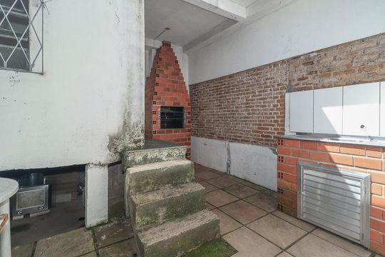Churrasqueira de casa à venda com 2 quartos, 130m² em Jardim Carvalho, Porto Alegre
