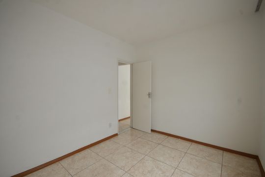Quarto 1 de apartamento para alugar com 2 quartos, 50m² em Guadalupe, Rio de Janeiro