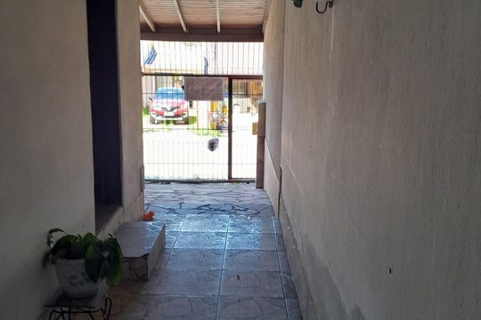 Casa à venda com 3 quartos, 80m² em Campo Novo, Porto Alegre