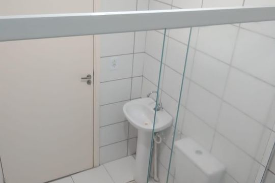 Banheiro de apartamento para alugar com 2 quartos, 48m² em Jardim Helena, Cotia