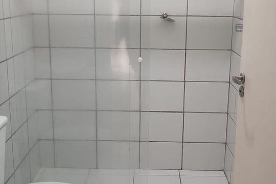 Banheiro de apartamento para alugar com 2 quartos, 48m² em Jardim Helena, Cotia