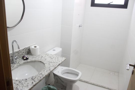 Banheiro da Suíte de apartamento à venda com 2 quartos, 58m² em Setor Central, Goiânia