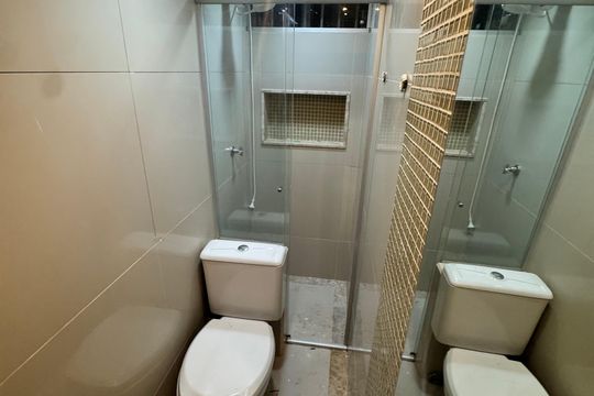 Banheiro de apartamento para alugar com 2 quartos, 55m² em Csb 6, Brasília