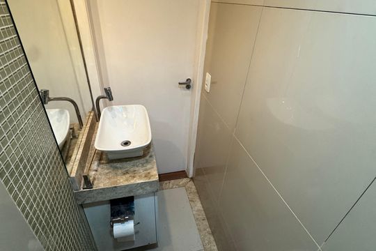 Banheiro de apartamento para alugar com 2 quartos, 55m² em Csb 6, Brasília