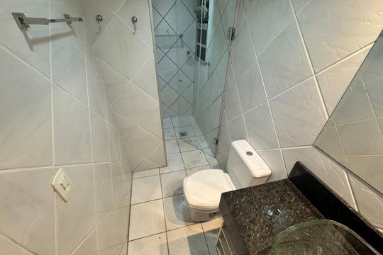 Banheiro de apartamento para alugar com 2 quartos, 55m² em Csb 6, Brasília