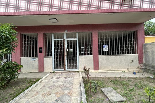 Fachada + plaquinha de apartamento para alugar com 2 quartos, 100m² em Maria da Graça, Rio de Janeiro