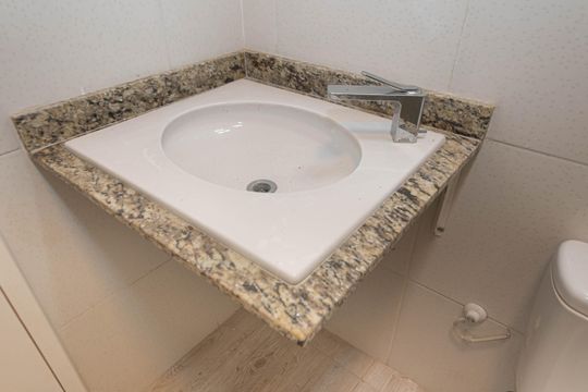 Banheiro de casa para alugar com 2 quartos, 70m² em Nova Piraju, São Paulo