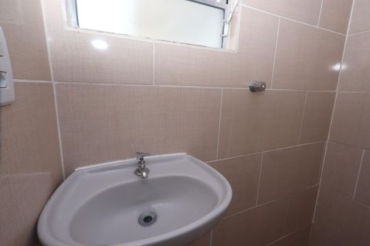 Banheiro de casa para alugar com 1 quarto, 30m² em Vila Alpina, São Paulo