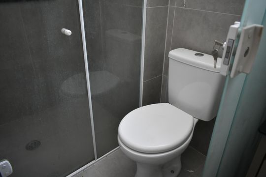 Banheiro de apartamento para alugar com 1 quarto, 40m² em Mirandópolis, São Paulo