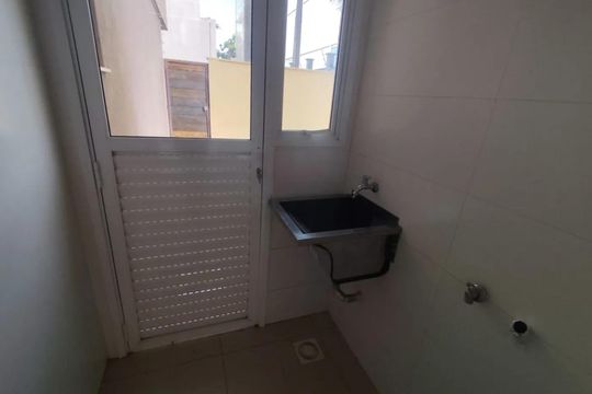 Lavanderia de casa de condomínio para alugar com 3 quartos, 150m² em Granja Marileusa, Uberlândia