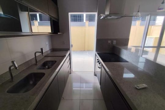 Cozinha de casa de condomínio para alugar com 3 quartos, 150m² em Granja Marileusa, Uberlândia