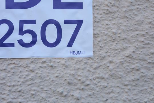 Placa instalada na Fachada do condomínio - Código da placa: HBJM-1 de apartamento à venda com 2 quartos, 54m² em Itaquera, São Paulo
