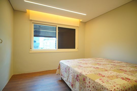 Suíte de apartamento à venda com 3 quartos, 180m² em Jardim Lindóia, Porto Alegre