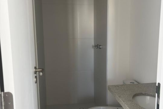 Banheiro de apartamento à venda com 2 quartos, 41m² em Barra Funda, São Paulo