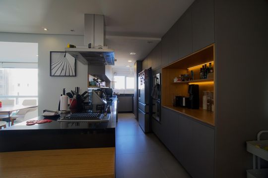 Cozinha de apartamento à venda com 2 quartos, 98m² em Pinheiros, São Paulo