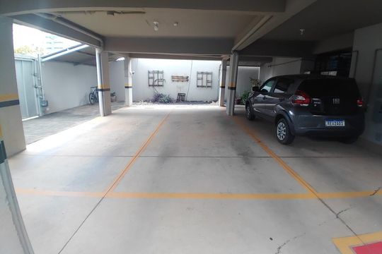 Garagem de apartamento para alugar com 2 quartos, 84m² em Santa Mônica, Uberlândia