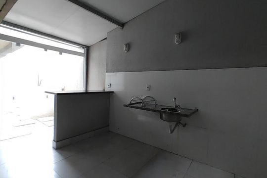 Cozinha de apartamento para alugar com 2 quartos, 84m² em Santa Mônica, Uberlândia