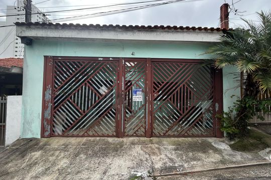 Fachada de casa à venda com 4 quartos, 167m² em Campo Grande, São Paulo