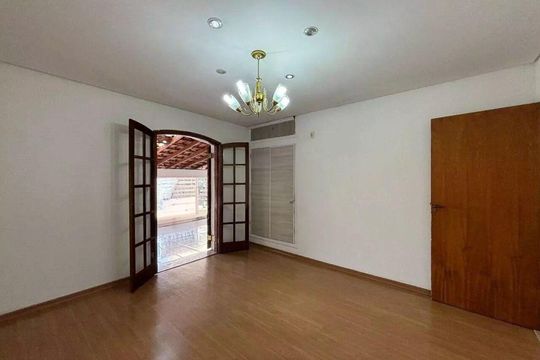 Casa à venda com 3 quartos, 190m² em Chácara Mafalda, São Paulo