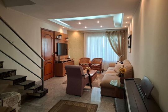 Casa à venda com 3 quartos, 216m² em Jardim Textil, São Paulo