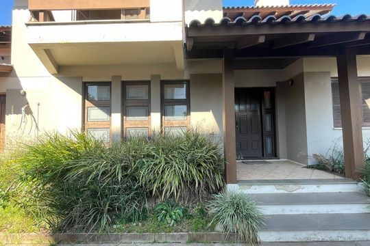 Casa para alugar com 4 quartos, 400m² em Scharlau, São Leopoldo