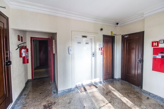 Entrada de apartamento à venda com 2 quartos, 67m² em Jardim dos Camargos, Barueri