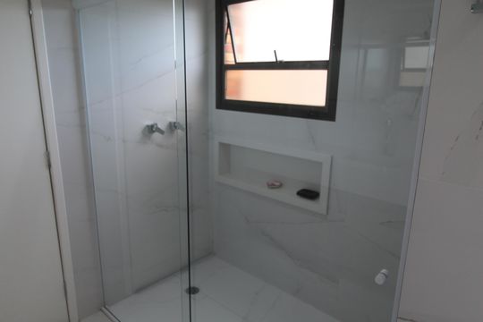 Banheiro da Suíte 1 de apartamento para alugar com 4 quartos, 220m² em Vila Gaianazes, São José dos Campos