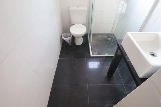 Banheiro de apartamento para alugar com 2 quartos, 42m² em Niterói, Canoas