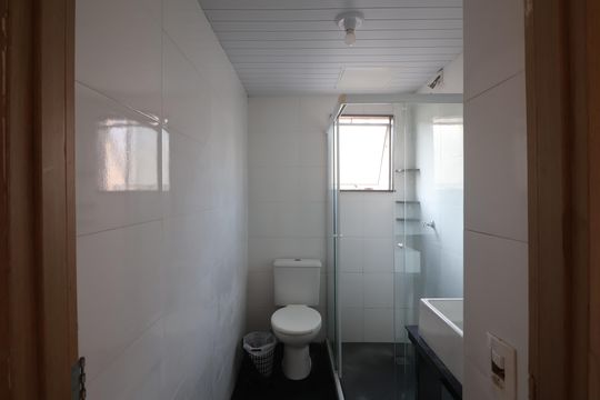 Banheiro de apartamento para alugar com 2 quartos, 42m² em Niterói, Canoas