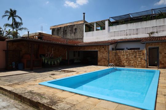 Casa à venda com 3 quartos, 330m² em Interlagos, São Paulo
