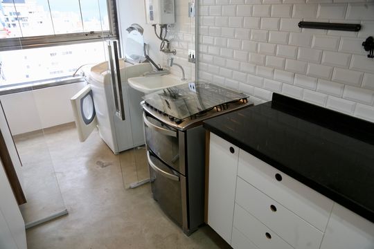 Cozinha de apartamento para alugar com 2 quartos, 70m² em Santo Amaro, São Paulo