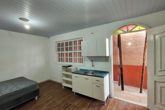 Cozinha de kitnet/studio para alugar com 1 quarto, 18m² em Jardim Cidade de Florianopolis, São José