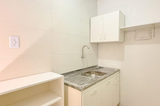 Cozinha de kitnet/studio para alugar com 1 quarto, 18m² em Jardim Cidade de Florianopolis, São José