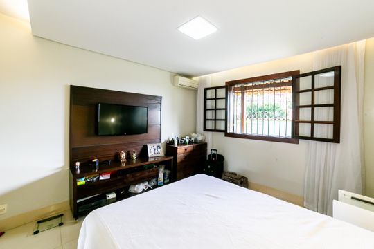 Suíte de casa à venda com 4 quartos, 300m² em Ipê, Belo Horizonte