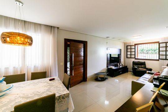 Casa à venda com 4 quartos, 300m² em Ipê, Belo Horizonte