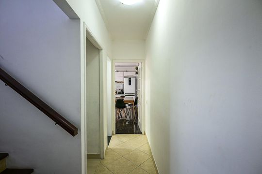 Corredor 1 de casa à venda com 3 quartos, 180m² em Parque Regina, São Paulo