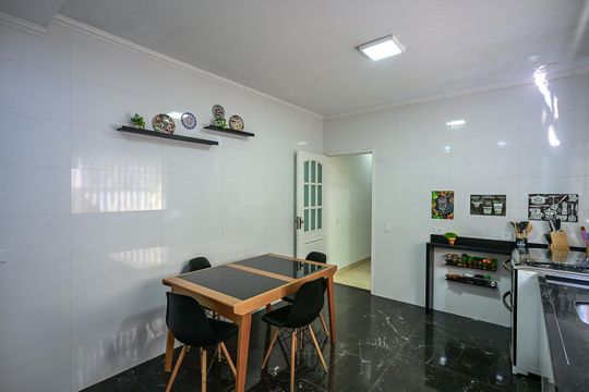 Cozinha de casa à venda com 3 quartos, 180m² em Parque Regina, São Paulo