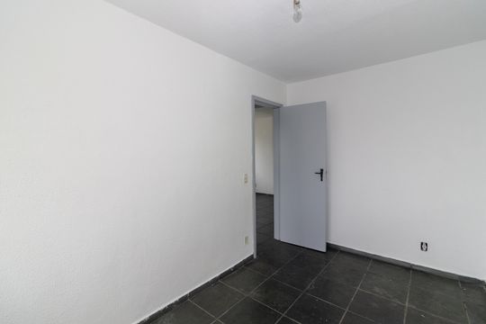 Quarto 1 de apartamento para alugar com 2 quartos, 55m² em Realengo, Rio de Janeiro