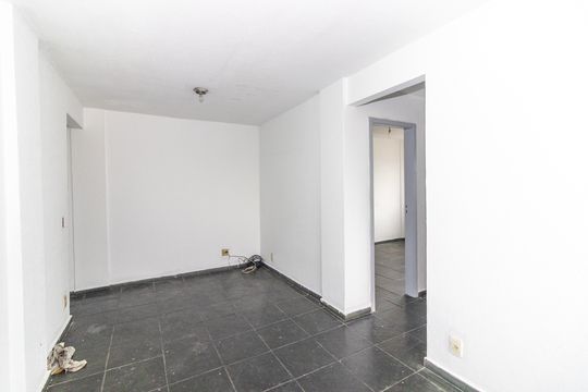 Sala de apartamento para alugar com 2 quartos, 55m² em Realengo, Rio de Janeiro